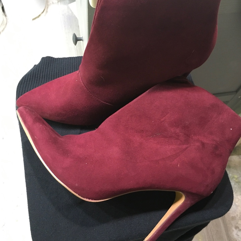 Gorgeous burgundy booties
